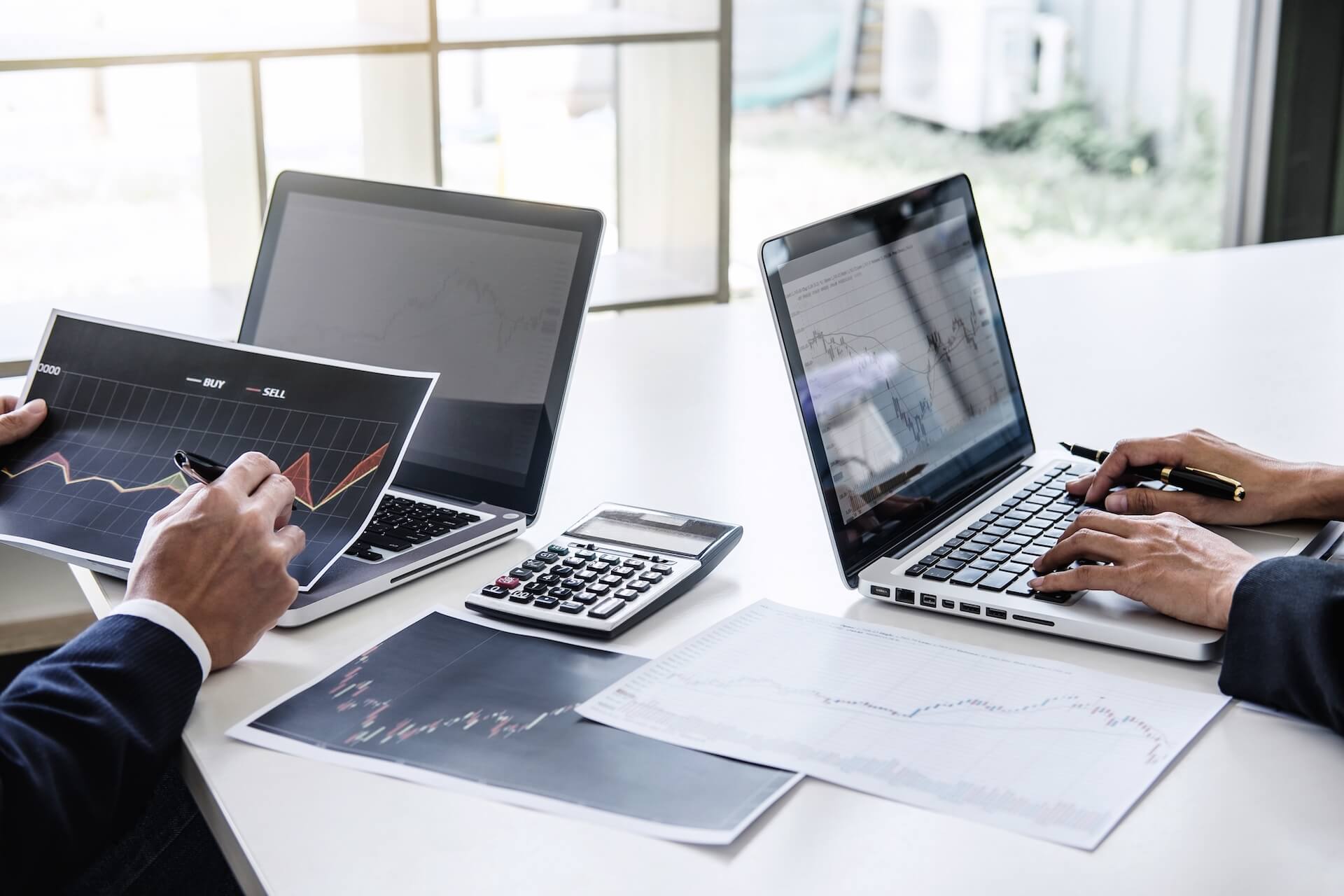 business-team-investment-working-with-computer-and-analysis-graph-stock-market-trading-with-stock_t20_WxA7jw.jpg